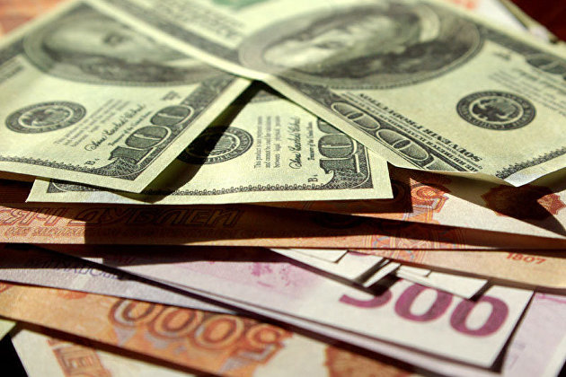 Рубль развил наступление на доллар и евро на улучшении внешнего фона