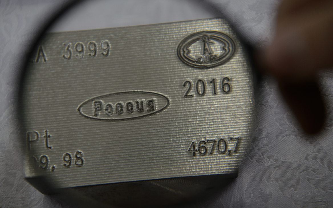 Слиток платины на Екатеринбургском заводе по обработке цветных металлов