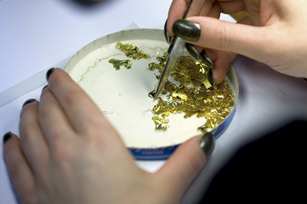 Производство пластиковых карт с вставками из драгоценных камней