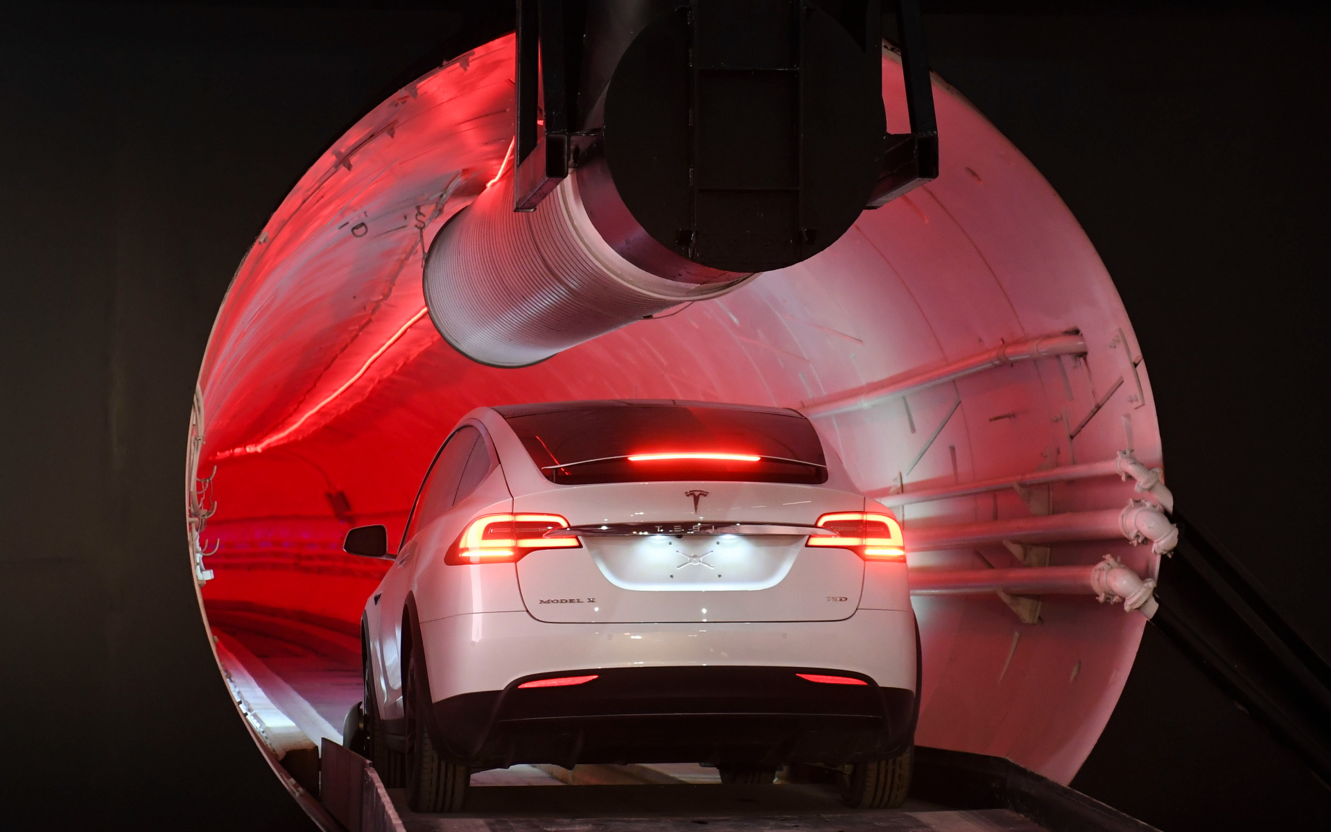 Tesla Model X перед тестовым туннелем The Boring Company Hawthorne 18 декабря 2018 года в Калифорнии