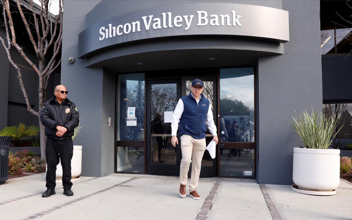 Штаб-квартира банка Silicon Valley Bank в Санта-Кларе, Калифорния, США, 13 марта 2023 года