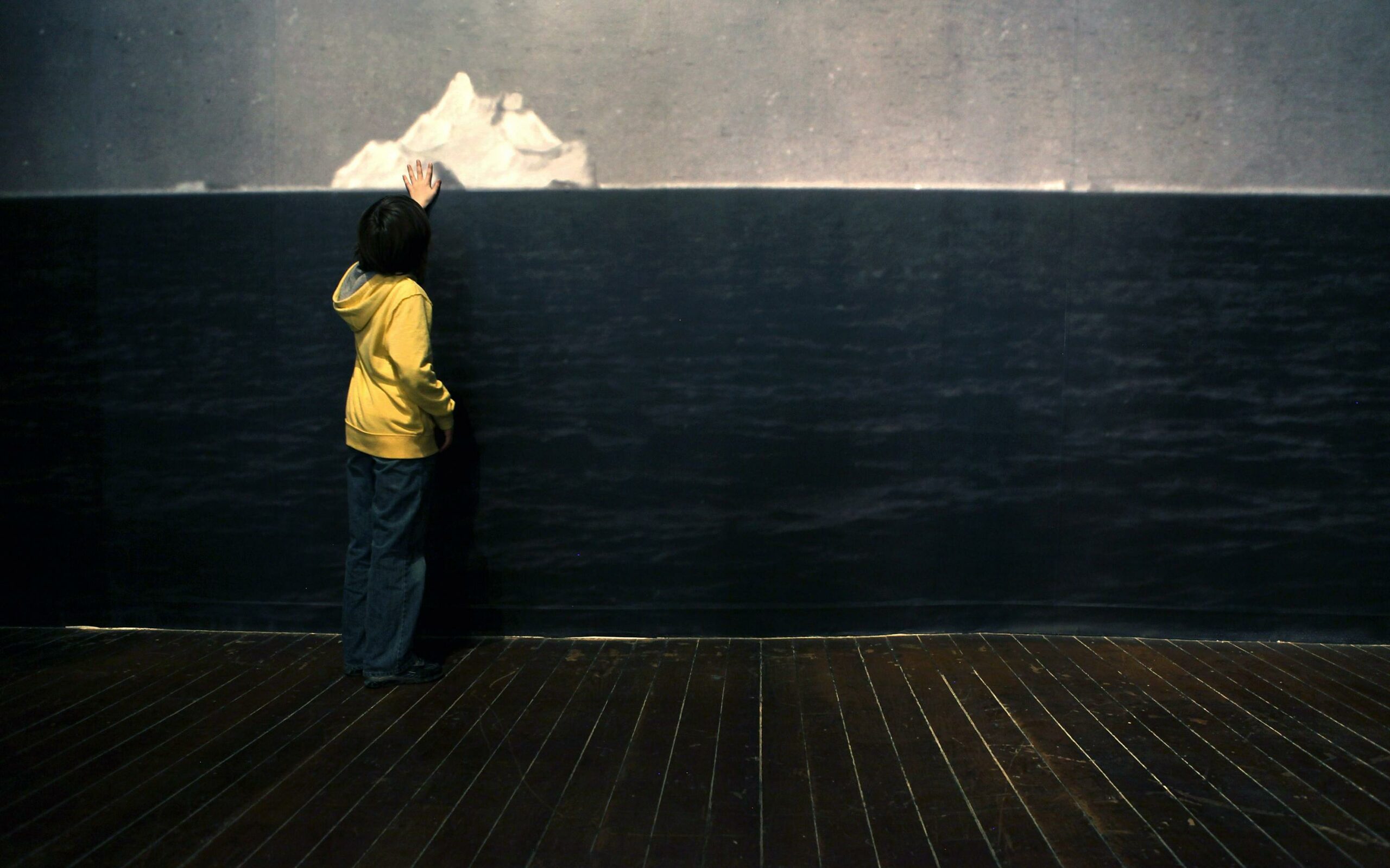 Фотография айсберга, сделанная после крушения британского пассажирского лайнера «Титаник». Выставка в Нью-Йорке, 2012 год