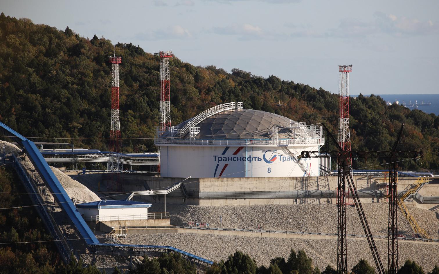 Нефтеналивной терминал перевалочного комплекса «Шесхарис», входящего в структуру «Черномортранснефть» — дочернего общества «Транснефть», в Новороссийске