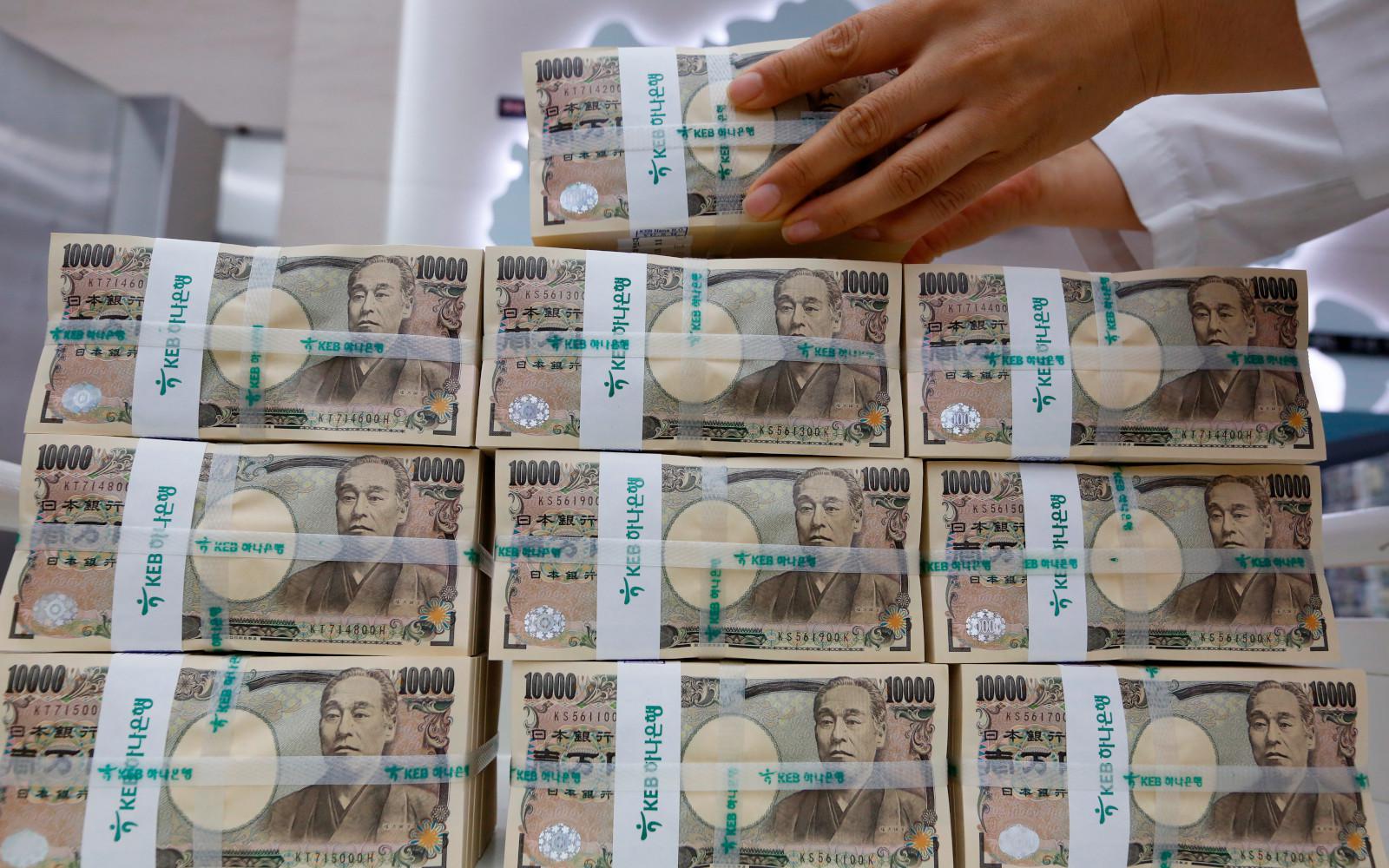 Банкноты японской иены 