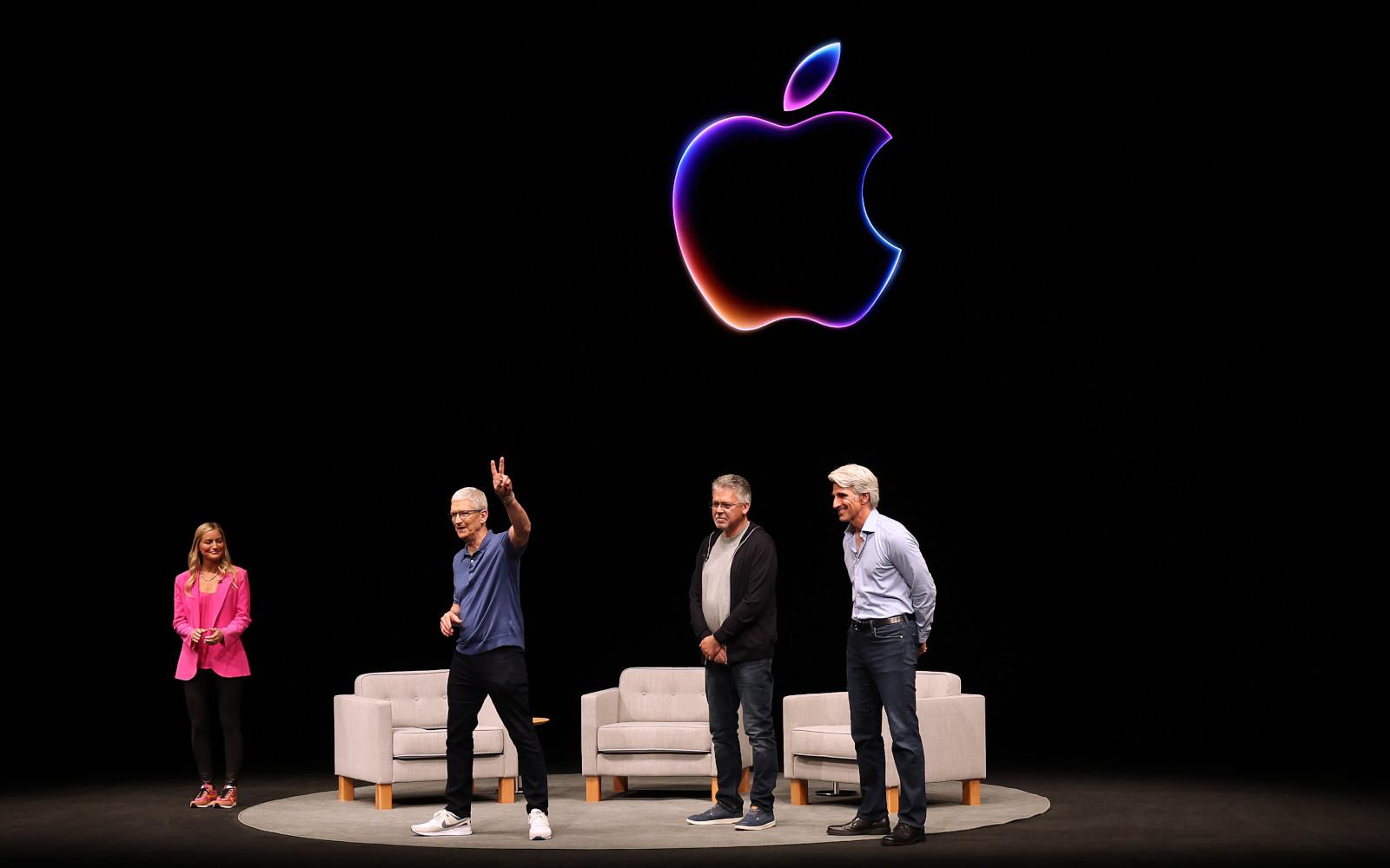 Генеральный директор Apple Тим Кук на Всемирной конференции разработчиков Apple (WWDC 2024)