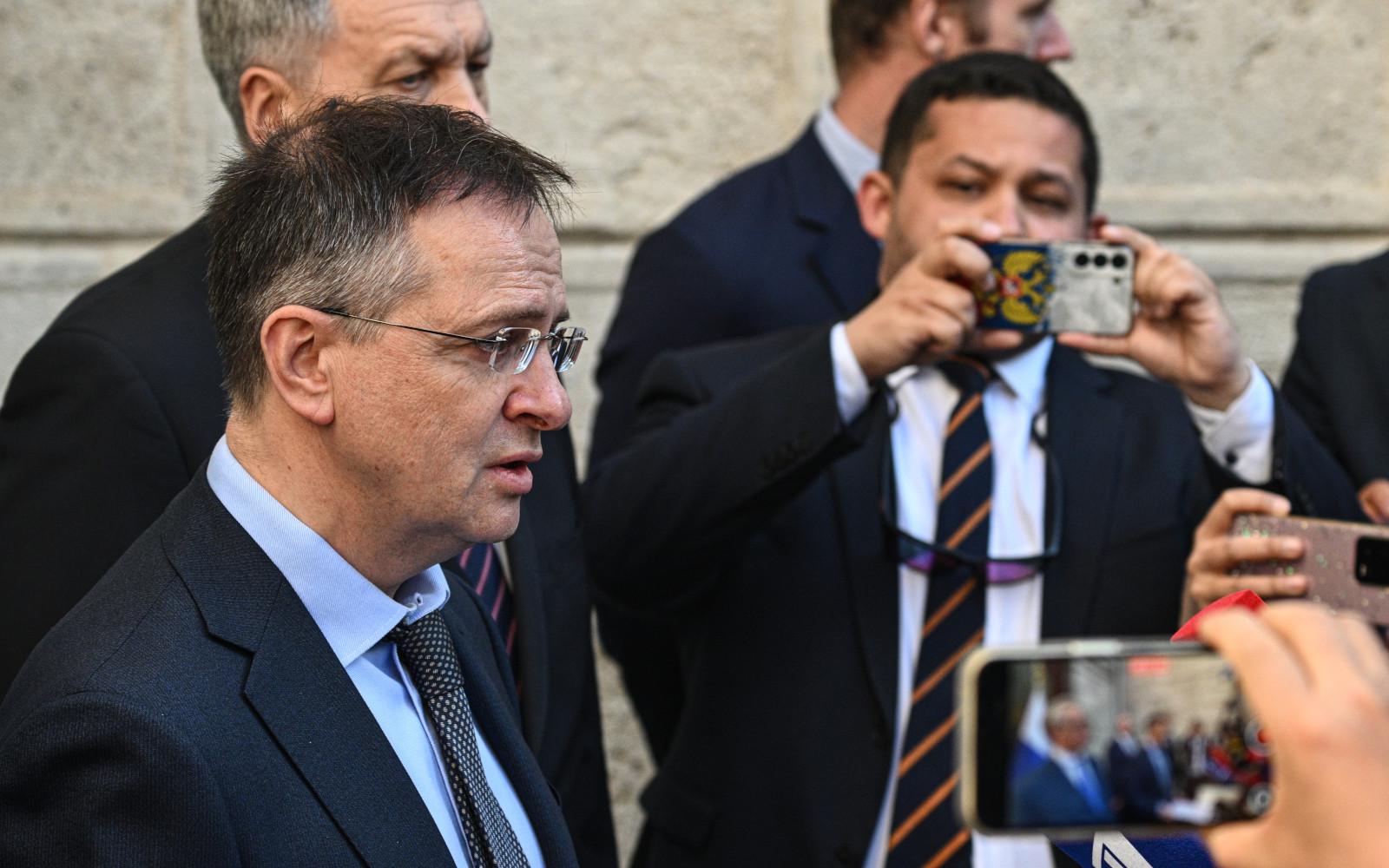 Помощник президента России Владимир Мединский на пресс-конференции в Стамбуле