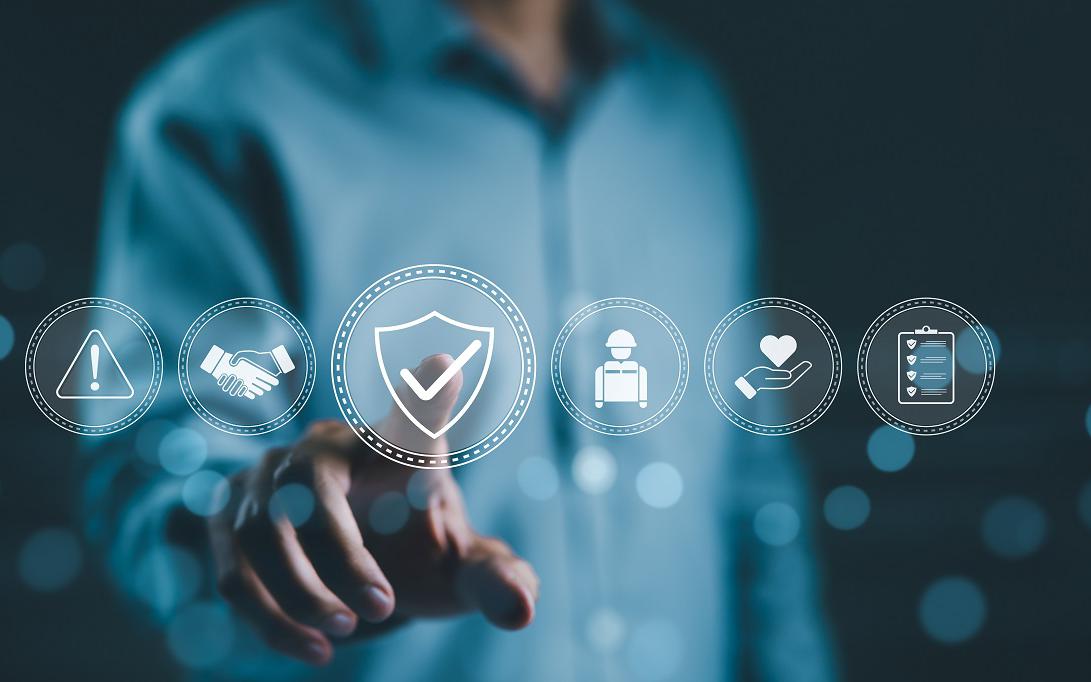 С 1 сентября вступает в силу закон № 41-ФЗ от 1 апреля 2025 года, в рамках которого физические лица вправе определить уполномоченное лицо («вторую руку») для подтверждения совершения операции по переводу денежных средств, операций по вкладам и получению наличных денежных средств, в том числе с использованием банкомата