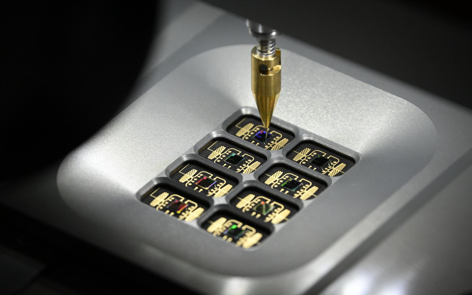 Сборка чип-модулей на крупнейшем российском производителе микроэлектронной продукции «Микрон», дочерней компании «Элемент»