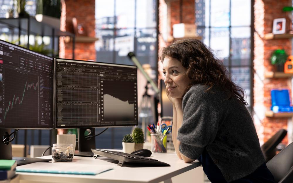 Аналитики рассказали, куда вкладываться, если нужно придержать деньги на короткий срок: вклады, фонды денежного рынка и другие варианты